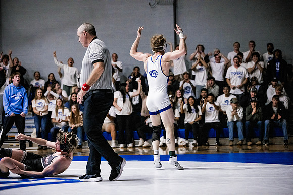 26DWUmwrestlingWhiteOut.wheeler (22 of 102)