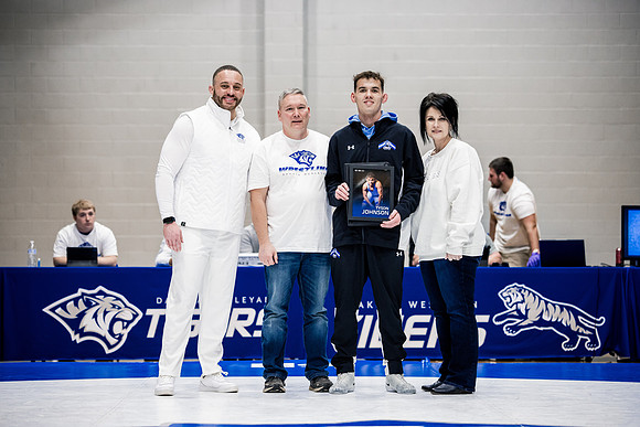 26DWUmwrestlingWhiteOut.wheeler (5 of 102)