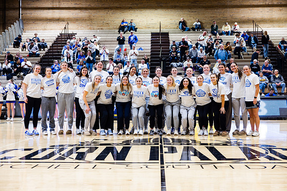 26DWUbballLastRegSeason.wheeler (53 of 65)