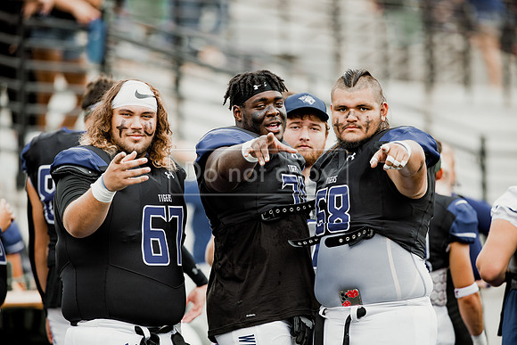 FBdwuvdsu21 (2 of 74)